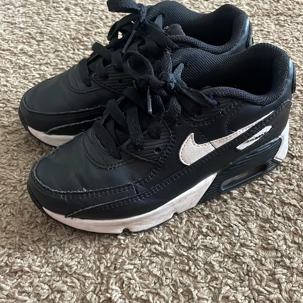 Boys nike tennis shoes!
